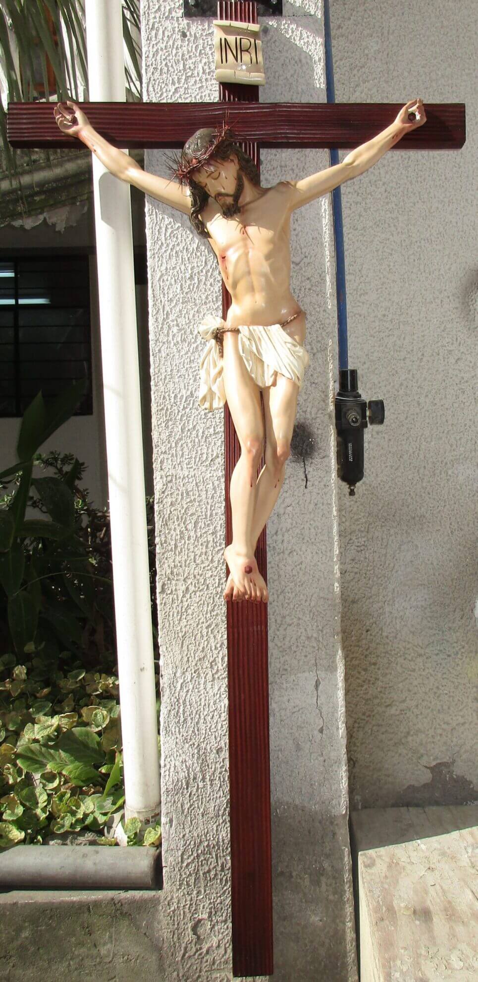 Crucifix 68" dead